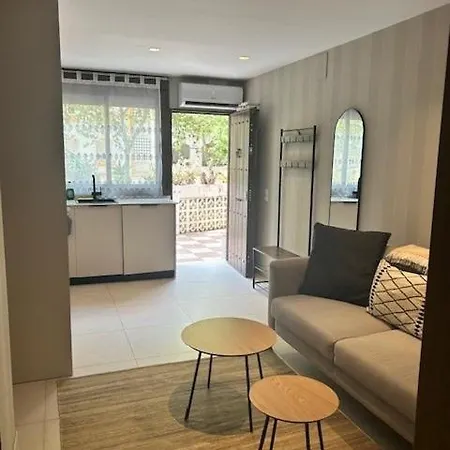 Cozy Just Steps From Old Town *