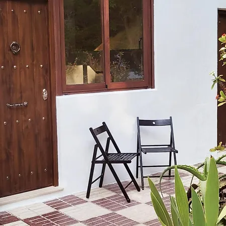 Cozy Just Steps From Old Town *