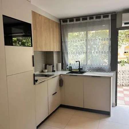 Appartamento Cozy Just Steps From Old Town